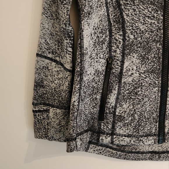 Lululemon Define Jacket: Luminesce Splatter (White/Black) Size 10 - Picture 9 of 14